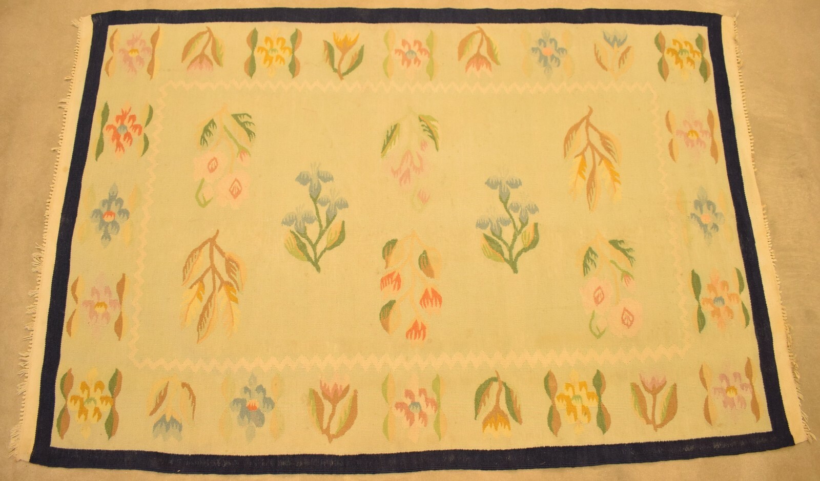 Celadon w/ Navy Border Wool Dhurrie Area Floral Rug Sz 4′ x 6′