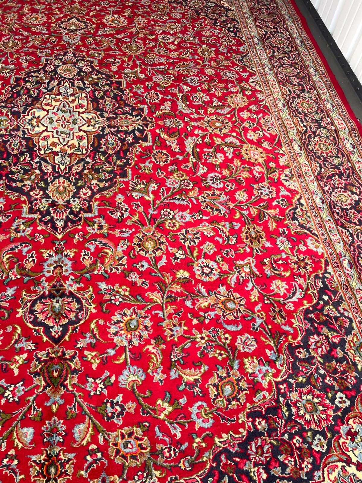 Hand-Woven Wool Area Rug w/ Medallion Design, 9.7′ x 13′