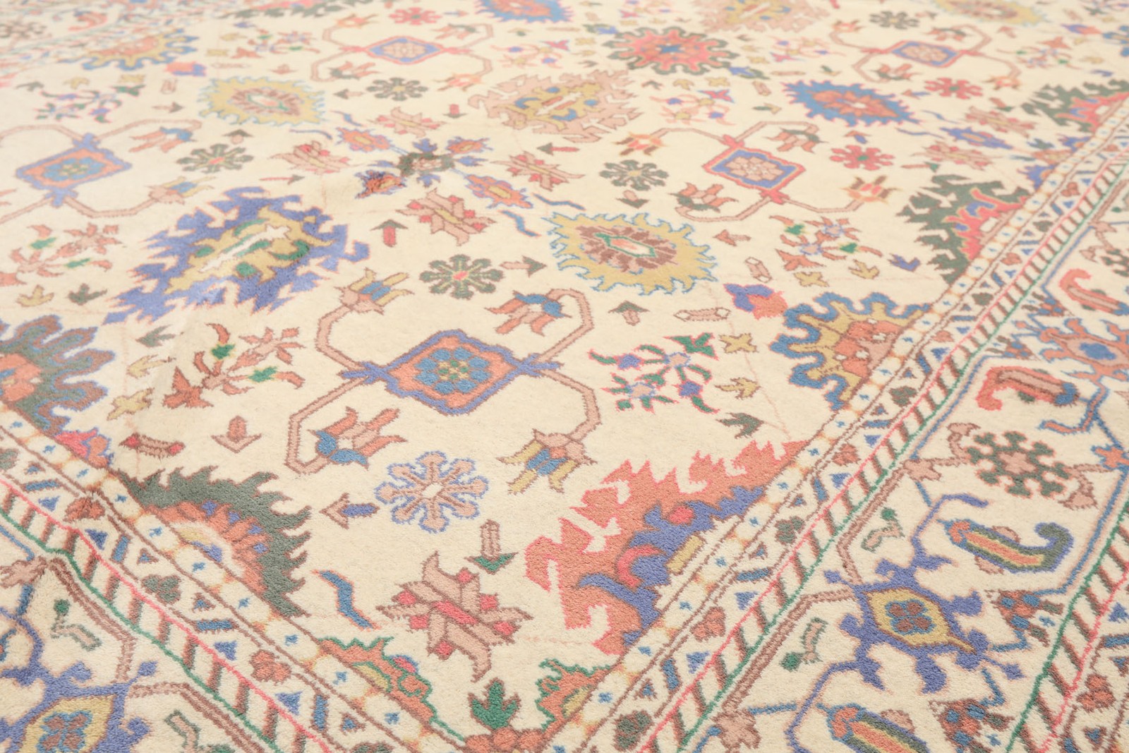 5’6”x8’6” Hand Knotted Wool Ivory Oushak Arts & Crafts 150 KPSI Rug