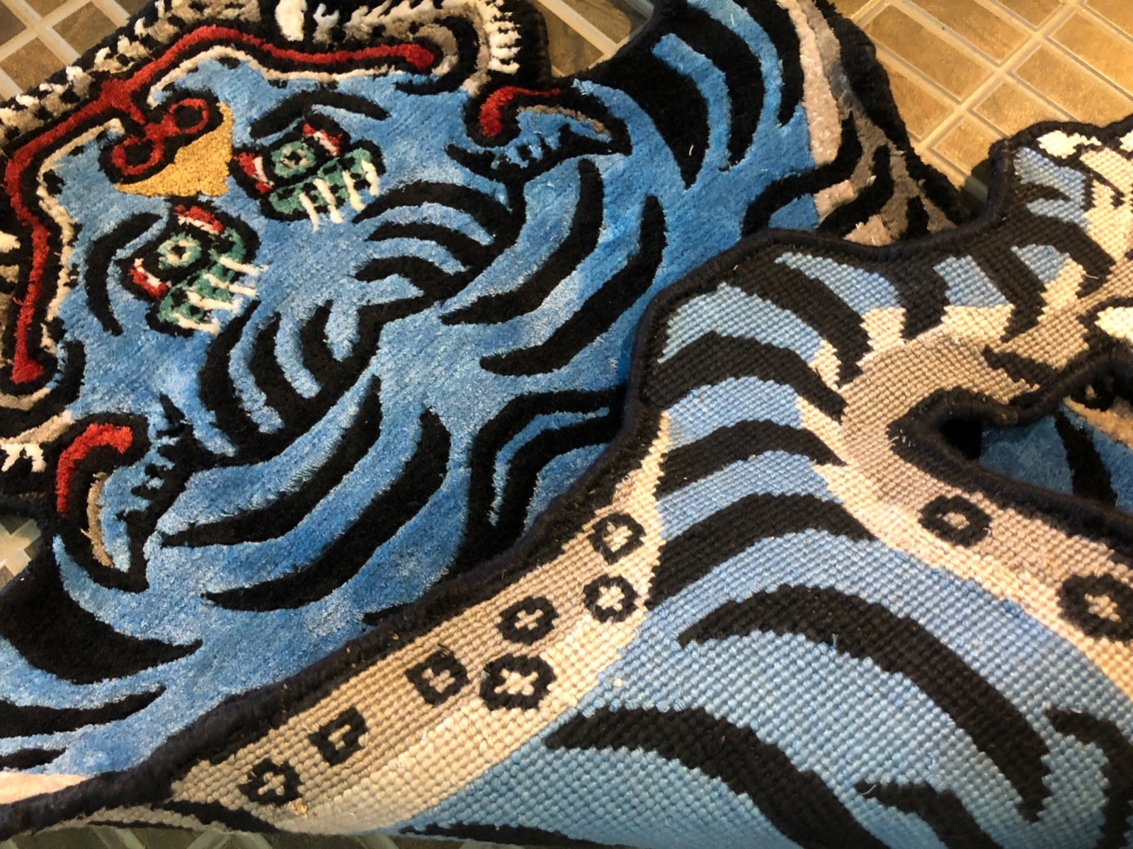 Hand knotted Tibetan mini silk skin rug ( 45 cm x 75 cm )