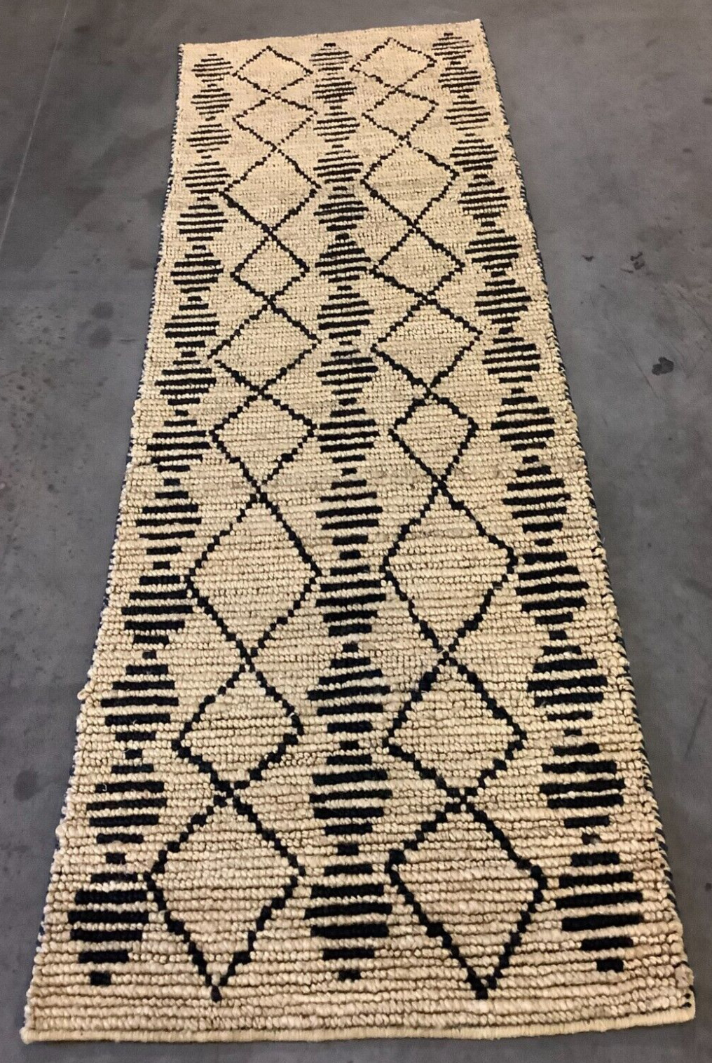 BEIGE / BLACK 2′-6″ X 8′ Flaw in Rug, Reduced Price 1172667187 BOH703Z-28