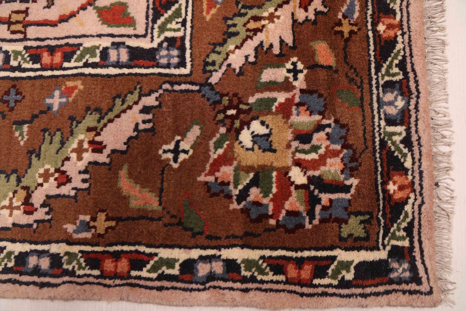 Vintage 6’1″ x 9’4″ Traditional Hand Knotted Vegetable Dye Wool Area Rug