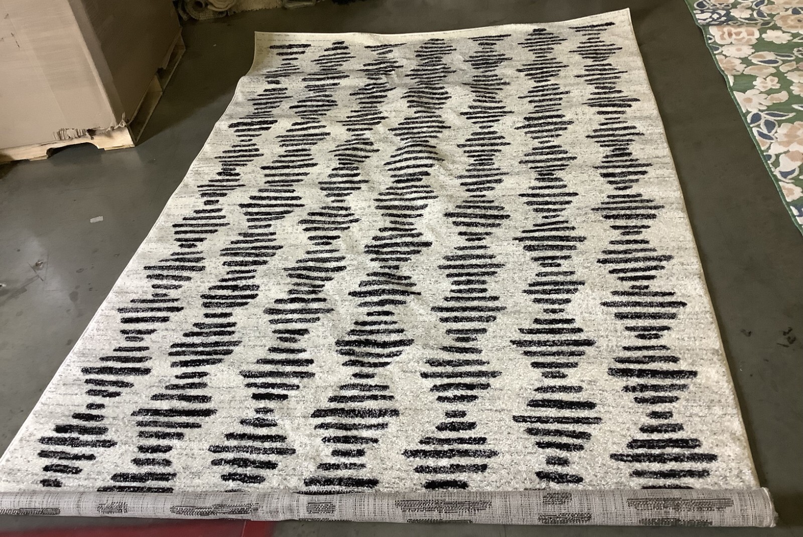 IVORY / BLACK 6′-7″ X 8′-7″ Flaw in Rug, Reduced Price 1172674142 TUL644A-6