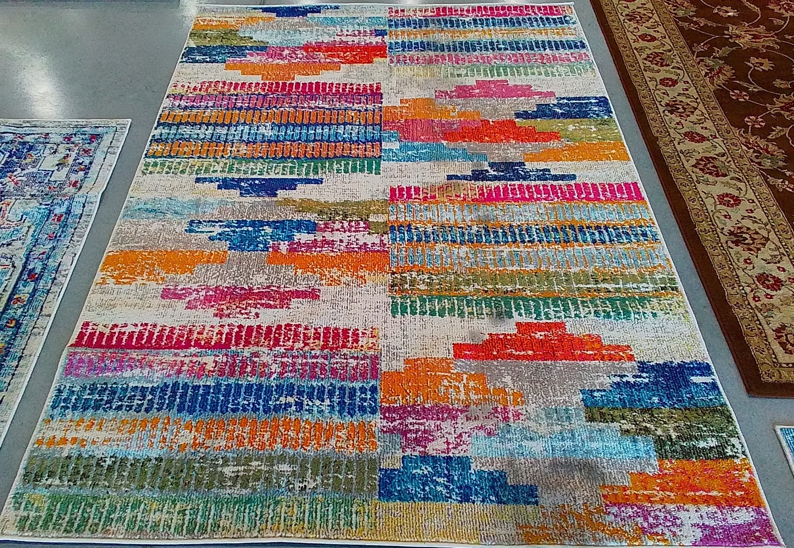 IVORY / MULTI 5′-3″ x 7′-6″ Back Stain Rug, Reduced Price 1172775265 MAD417C-5