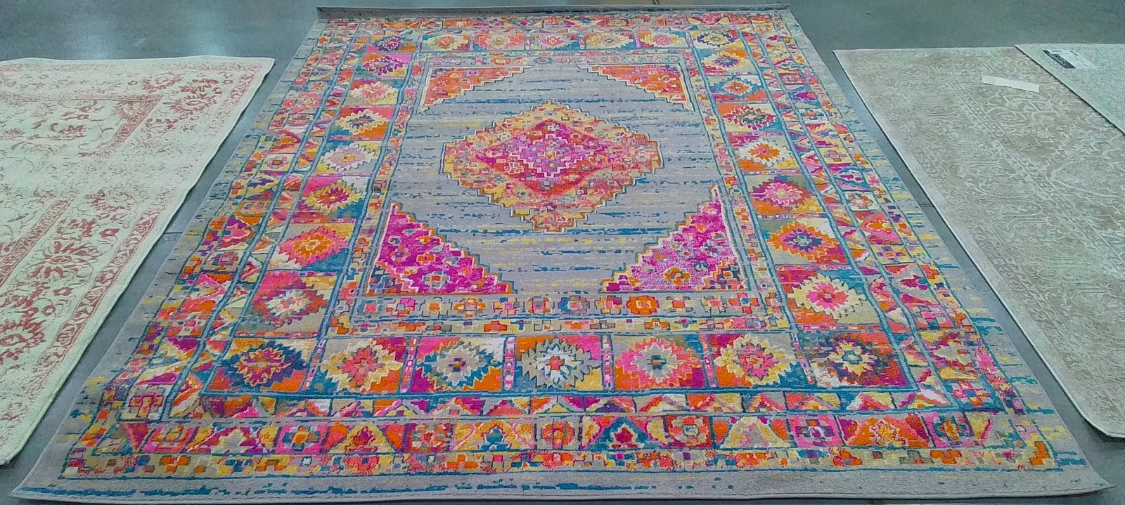 LT GREY / FUCHSIA 8′-0″ x 10′-0″ Flaw in Rug, Reduced Price 1172794422 MAD133G-8
