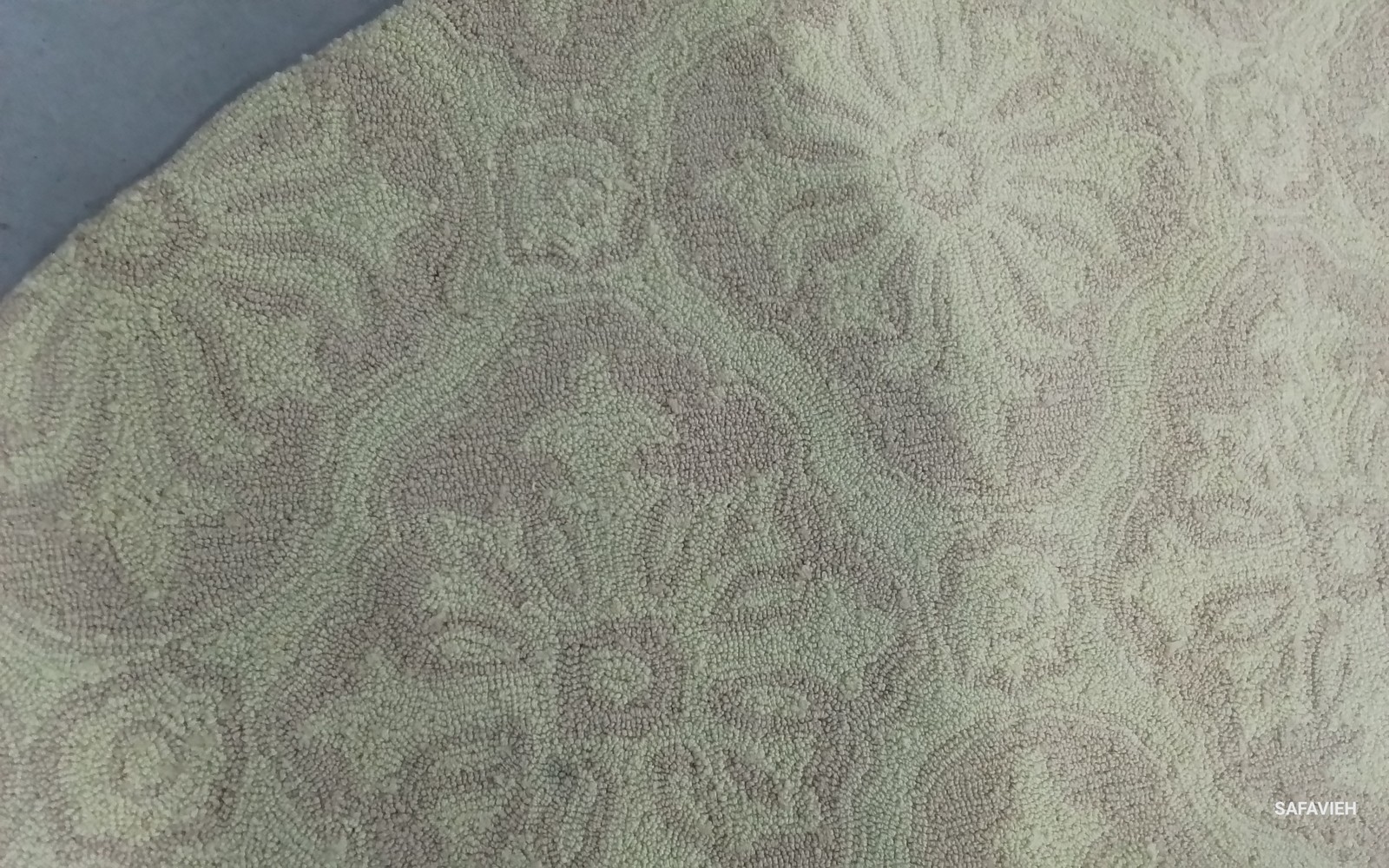 CREME 8′-0″ x 8′-0″ Stained Rug, Reduced Price 1172801600 EZC122B-8R