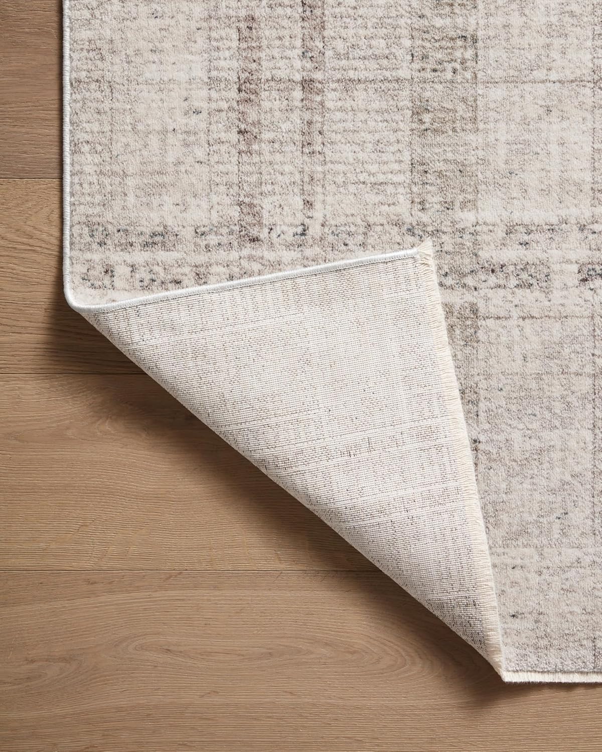 Loloi Angela Rose Ember Collection EMB-04 Ivory/Multi 2′-3″ X 3′-10″ Accent Rug