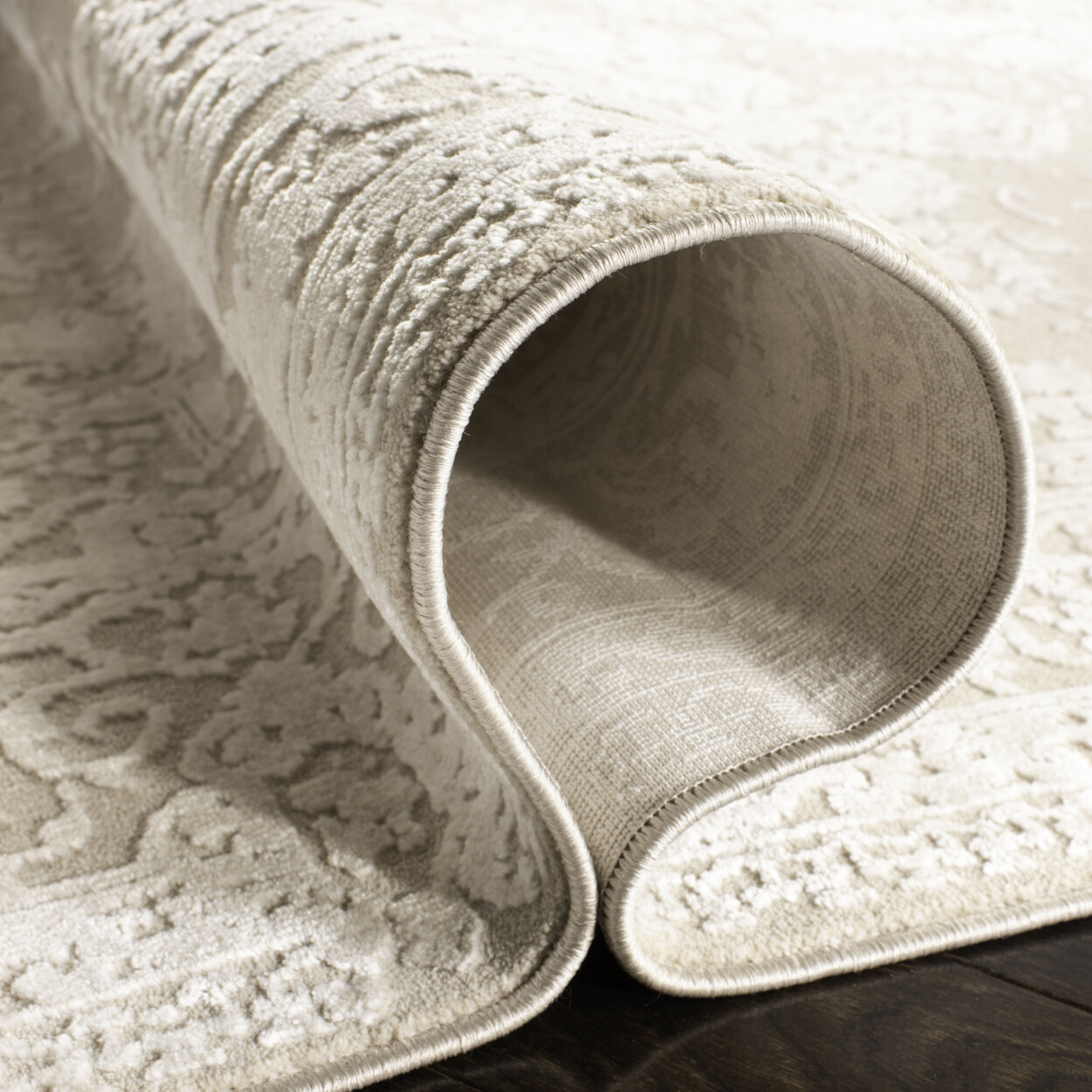 SAFAVIEH Reflection Collection RFT664D Creme / Ivory Rug