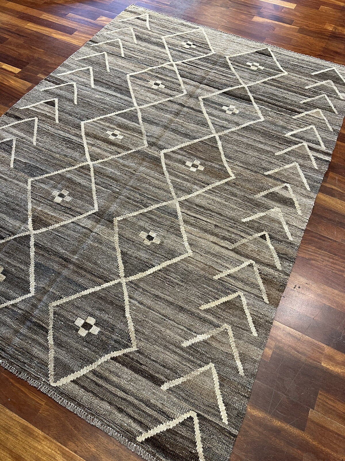 Nomadic Moroccan Kilim | Natural Undyed Wool | Hand-Made Kilim Area Rug 5×7