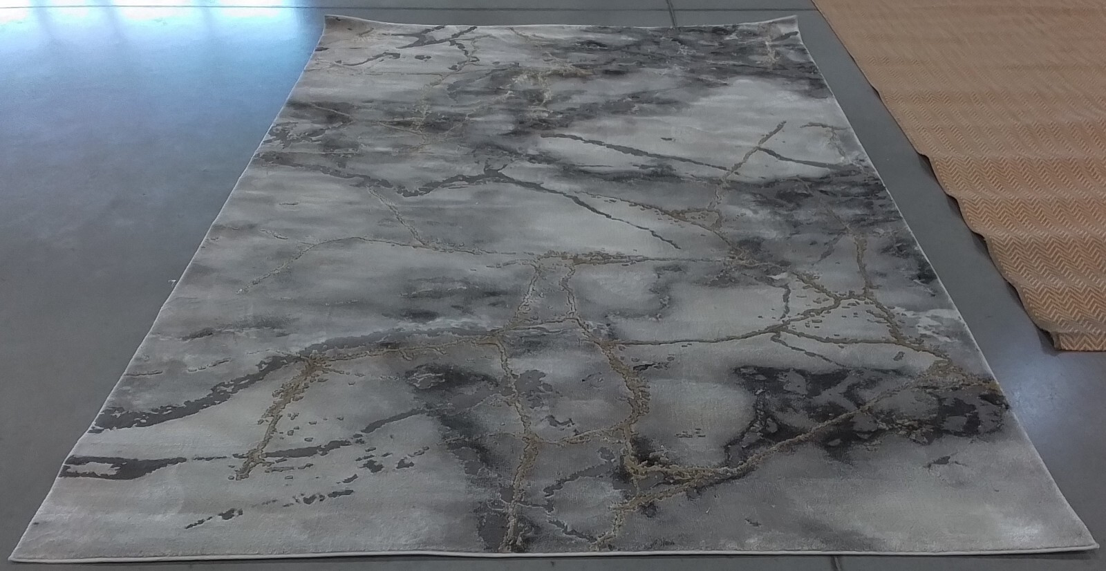 GREY / GOLD 6′-7″ x 9′-0″ Flaw in Rug, Reduced Price 1172766595 CFT877F-6