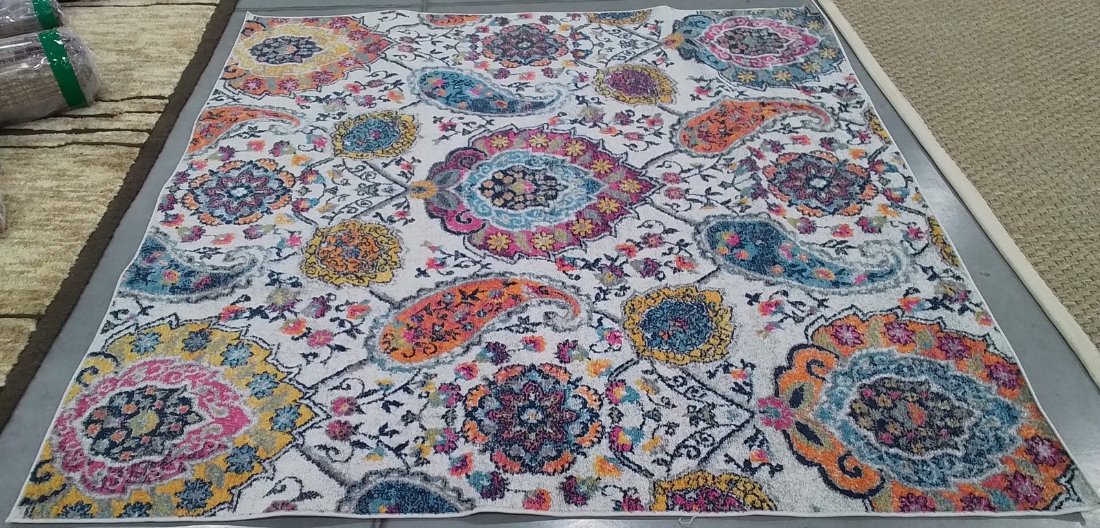 CREAM / MULTI 6′-7″ x 6′-7″ Flaw in Rug, Reduced Price 1172794867 MAD600B-7SQ
