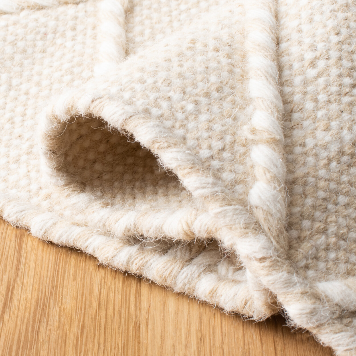 SAFAVIEH Contemporary Modern Textural Wool Handmade Area Rug Beige & Ivory