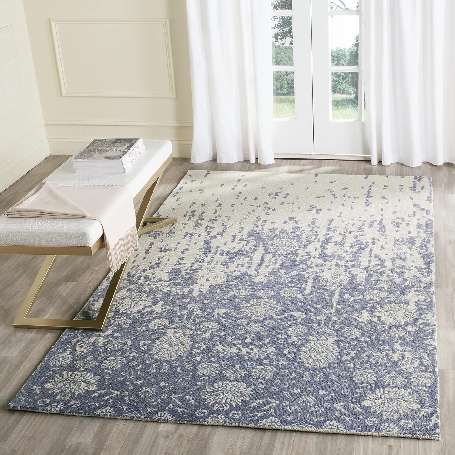 Handmade Vintage Accent Rug 4′ X 6′ – Distressed Ivory & Blue for High Traffic A