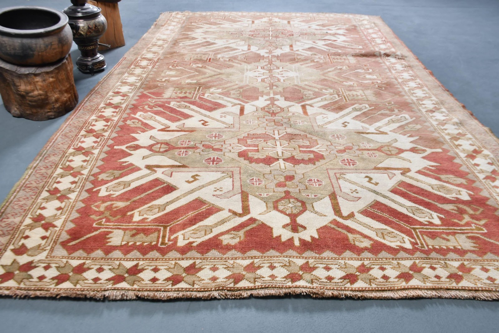 Vintage Turkish Rug 5,6×9,2 ft, Red Polka dot Wool Rug