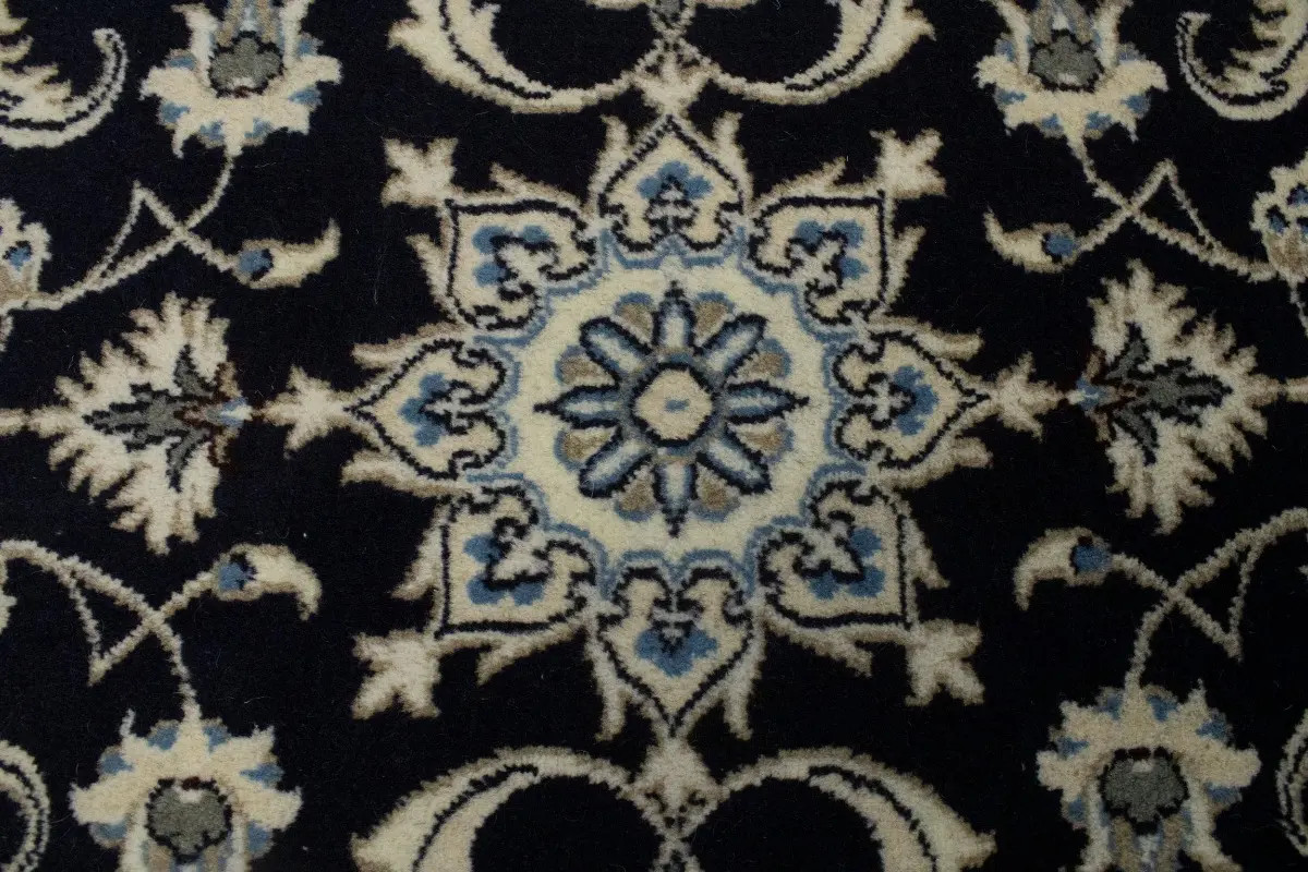 2’4X4’6 ft Handmade Nain Oriental Rug Vintage-Style Classic Floral Design Carpet
