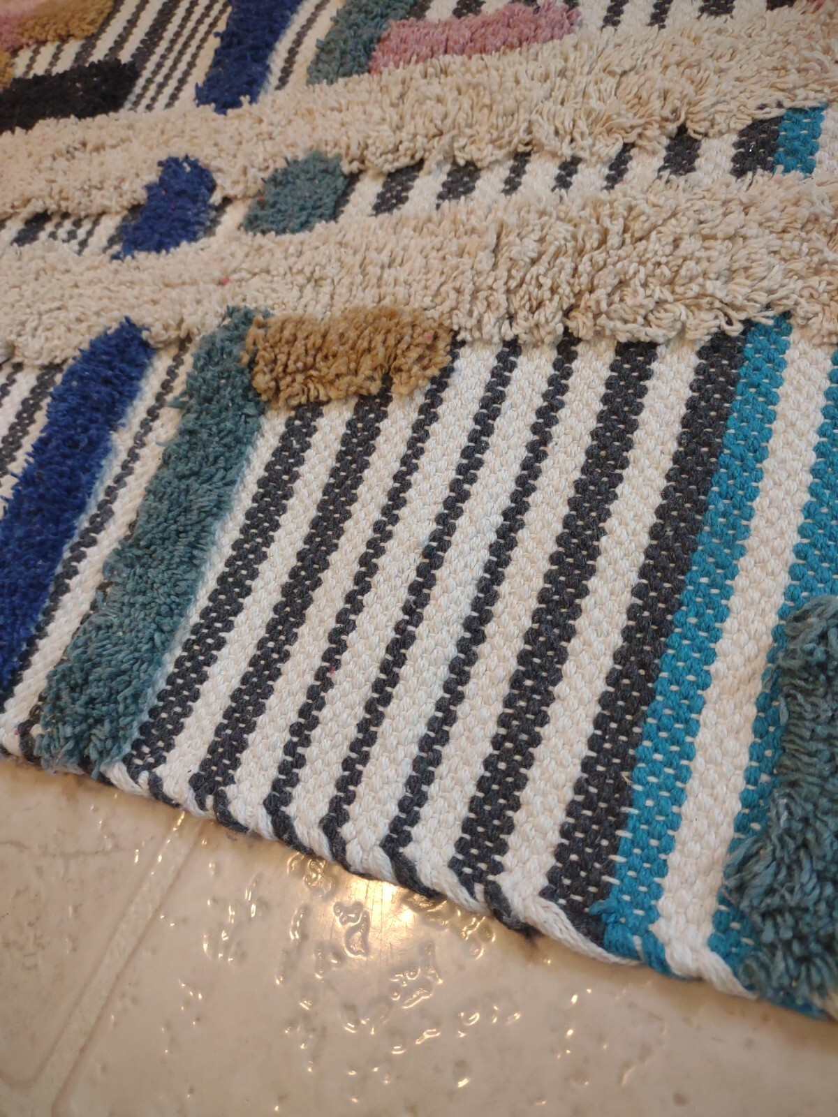 Textured Stripe Accent/ Throw Rug 24 1/2″×38 1/2″