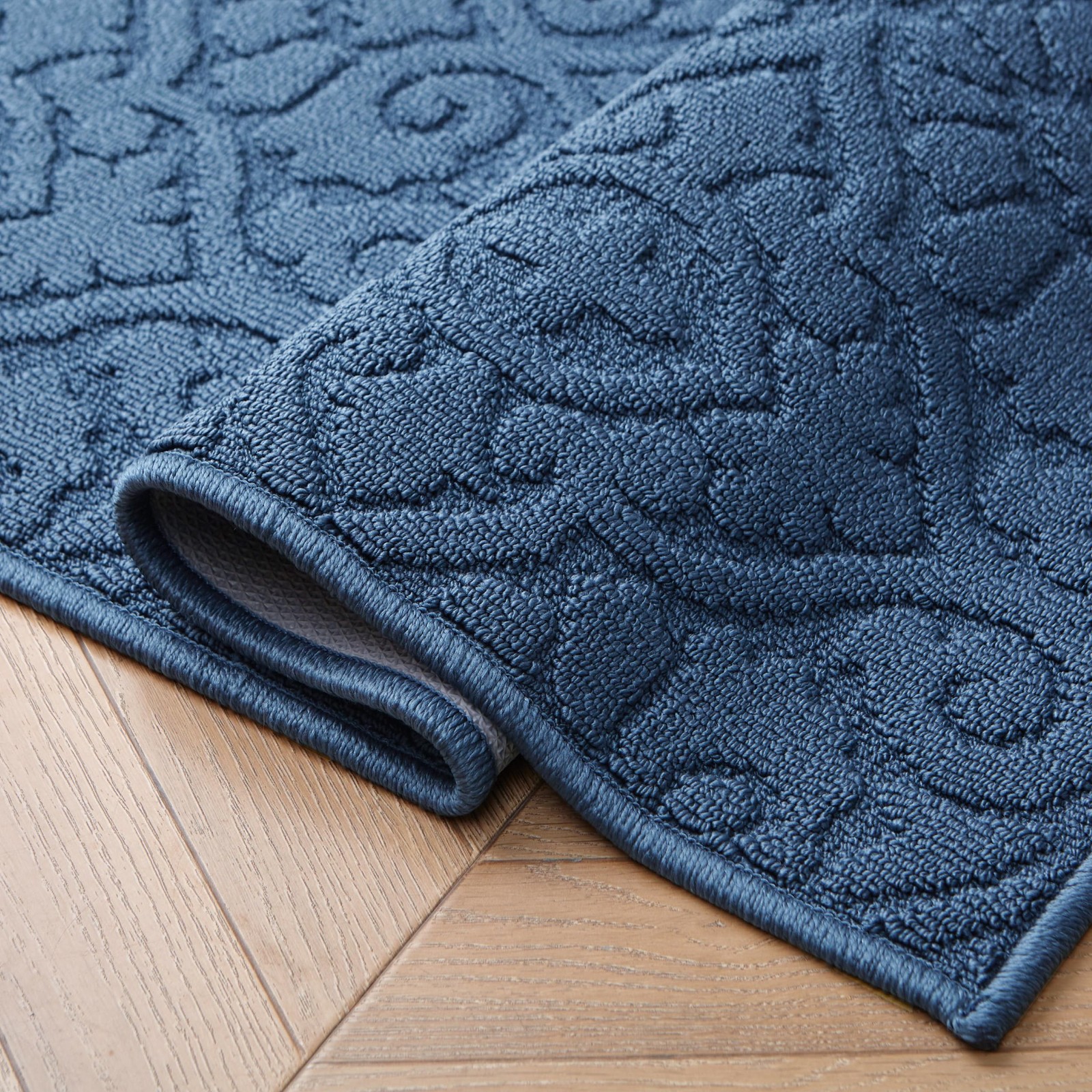 Hi-Low Tufted 26″ x 45″ Washable Skid-Resistant Accent Rug – Dusty Navy Feya …