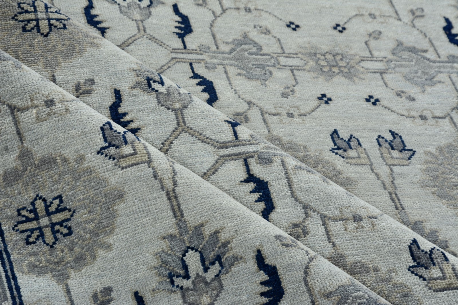 Amazing Ariana 189 – Transitional Rug – Floral Oriental Design – 12 x 15 ft.