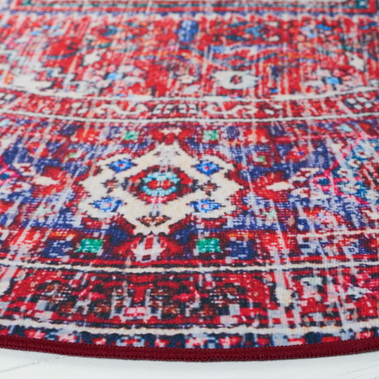 SAFAVIEH Tucson Collection TSN198Q Red / Blue Rug