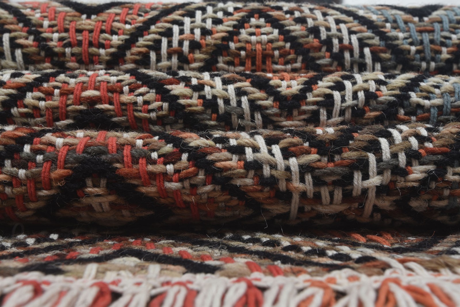 Multi Size Hand Woven Wool Black Coral Modern & Contemporary Flatweave Area Rug