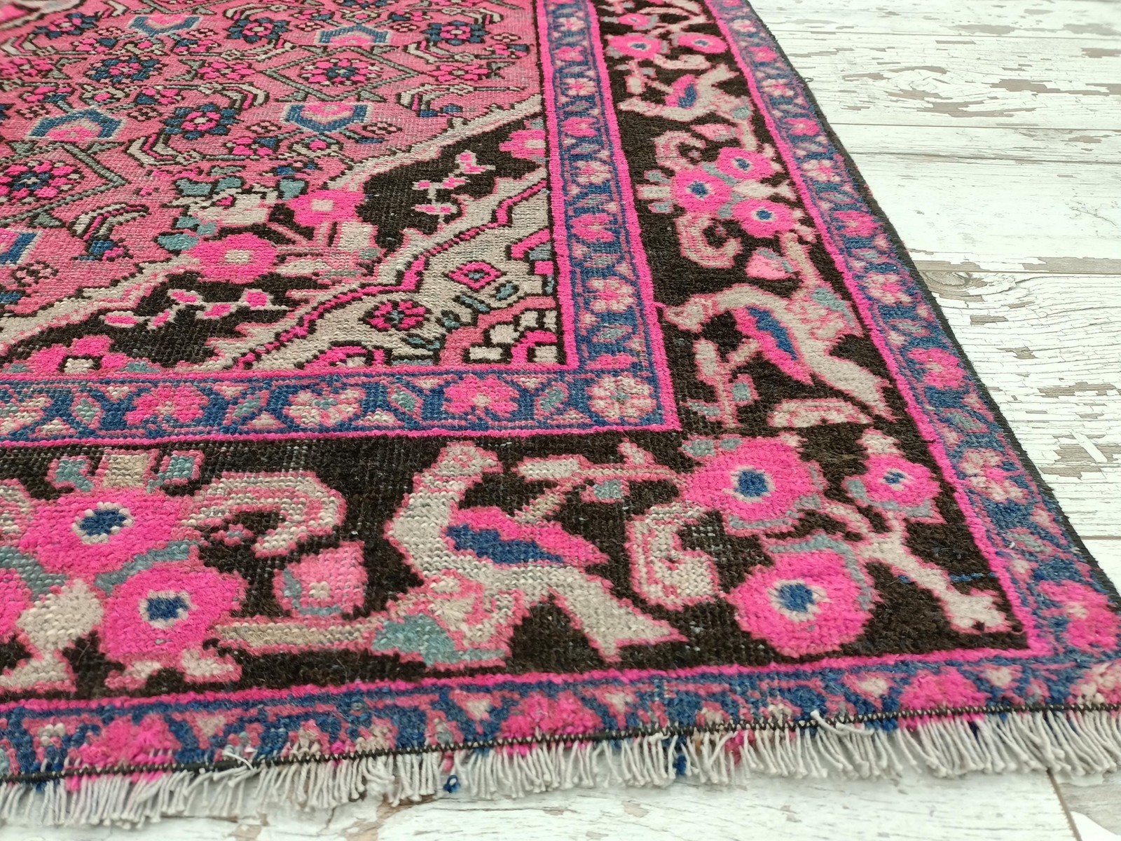 Vintage Handmade Rug Turkish Wool 4×7 Feet Pink Natural Fiber Area Rug