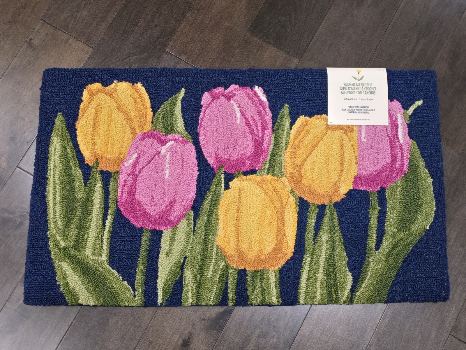 Spring Hooked Accent Rug, 22” x 38” Tulips NEW WITH TAGS memory foam underfoot