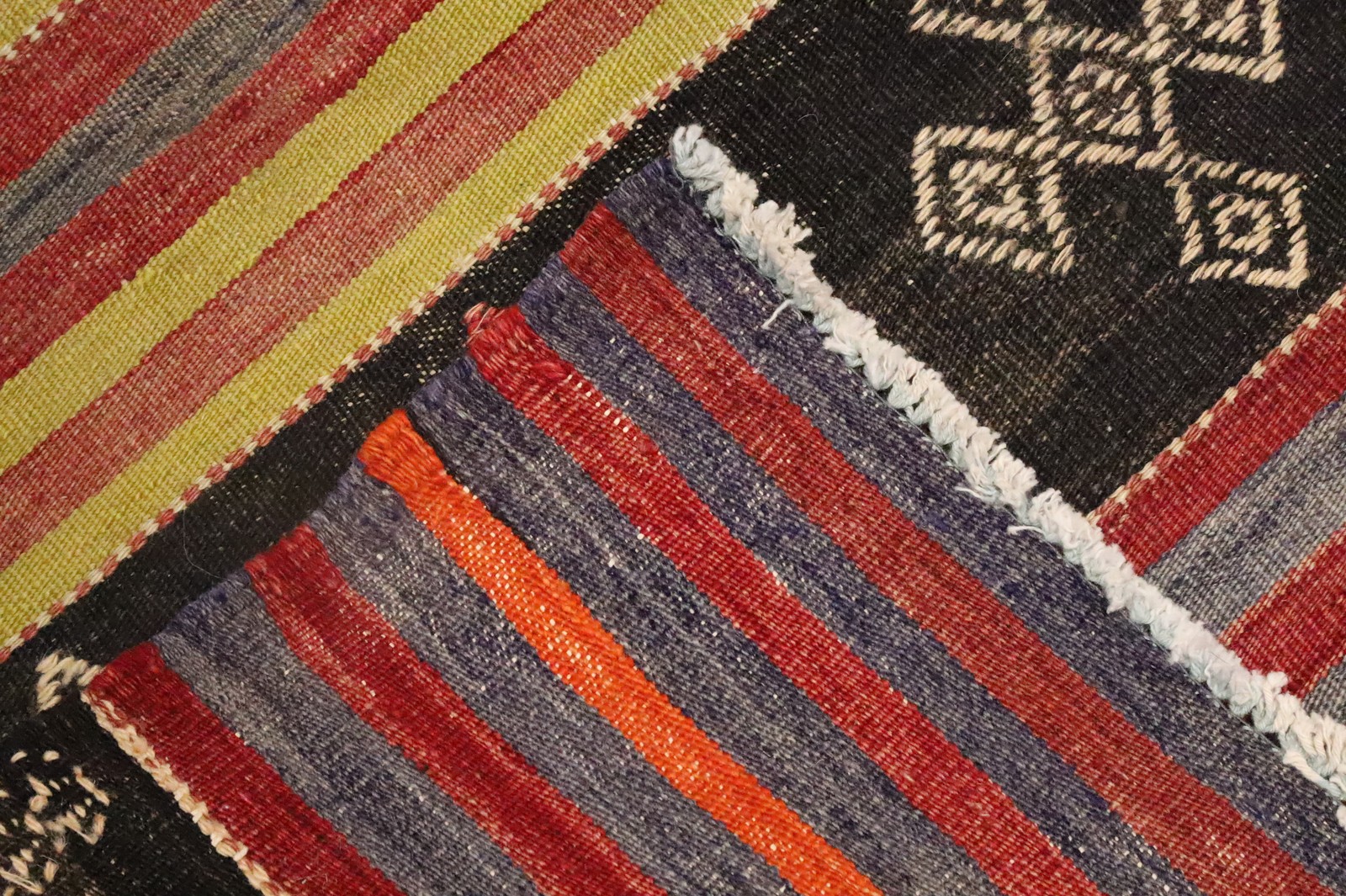 Reversible Flat-Weave Kilim Rug 5×7 Featuring Folk Design Elements Oriental Rug