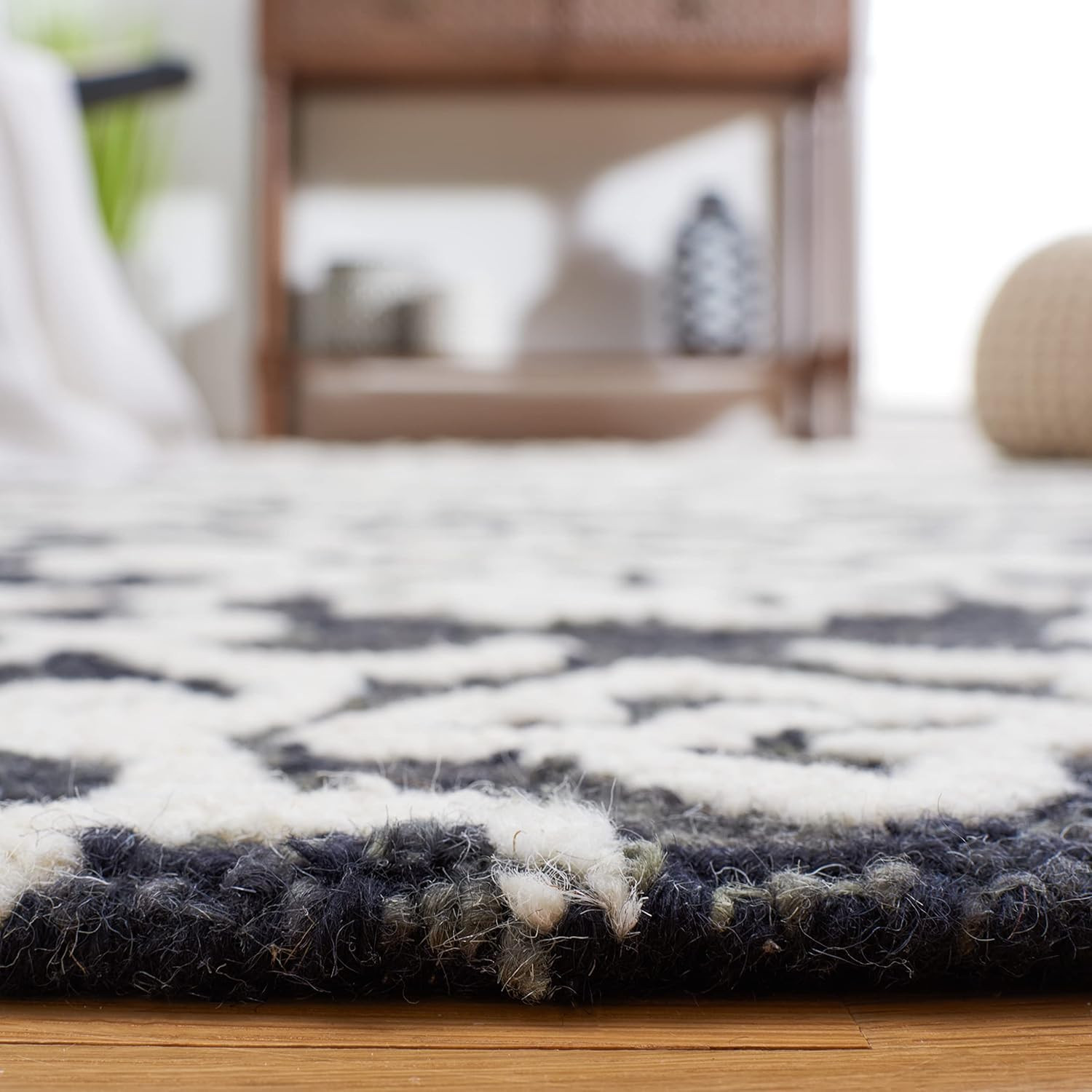 Blossom 5′ X 8′ Black/Ivory Handmade Premium Wool Area Rug for Living Room