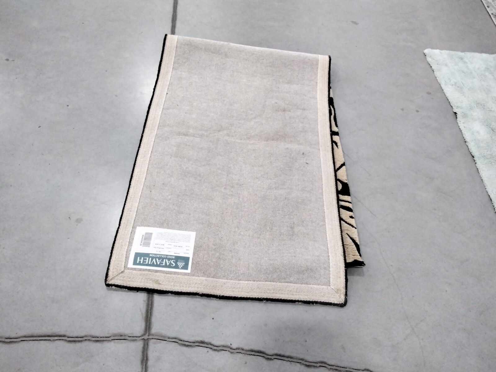 BLACK / BEIGE 2′-6″ X 8′ Back Stain Rug, Reduced Price 1172729182 SOH255B-28