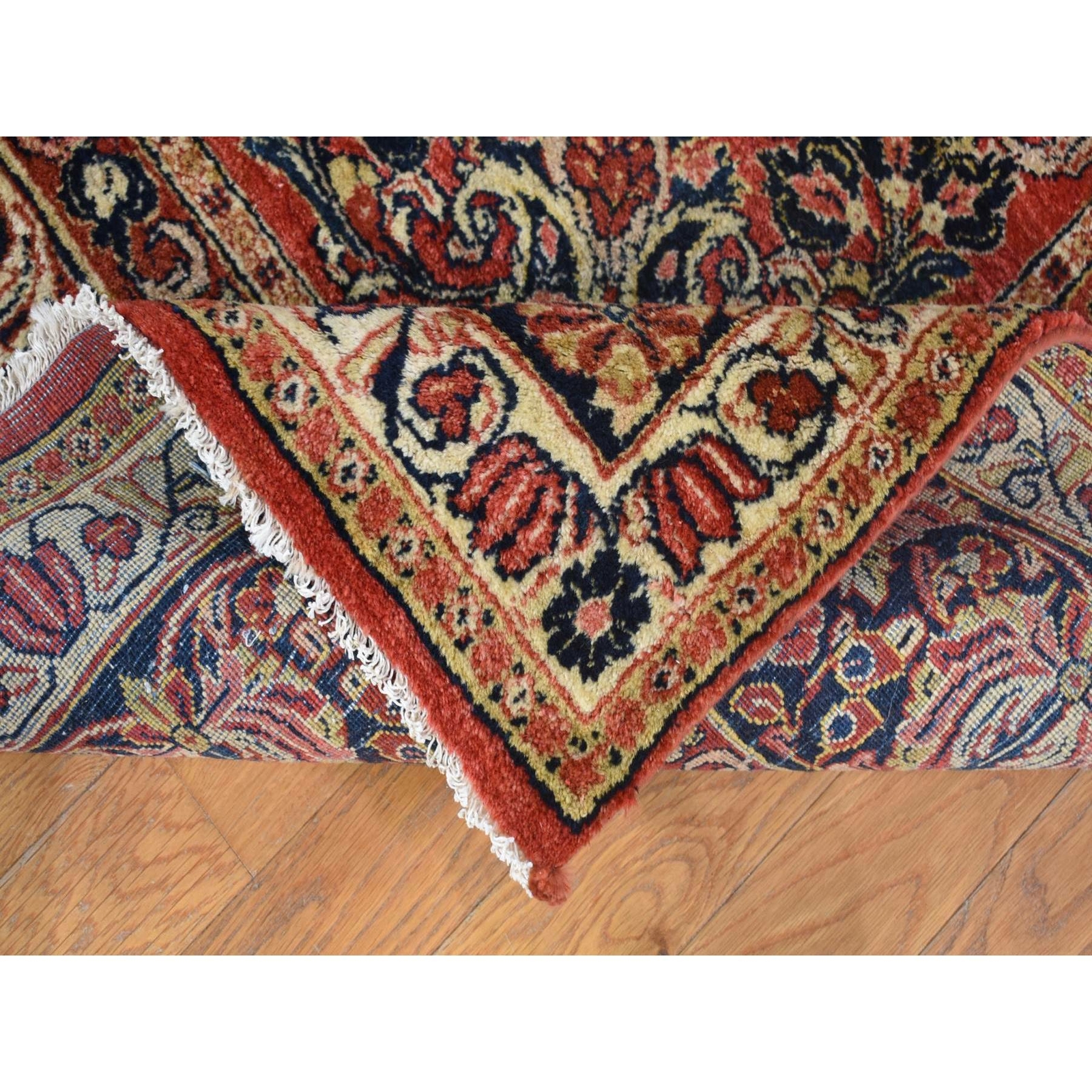 7’10″x9’10” Red Farsian Saroogh Soft Wool Hand Knotted Full Pile Rug R80064