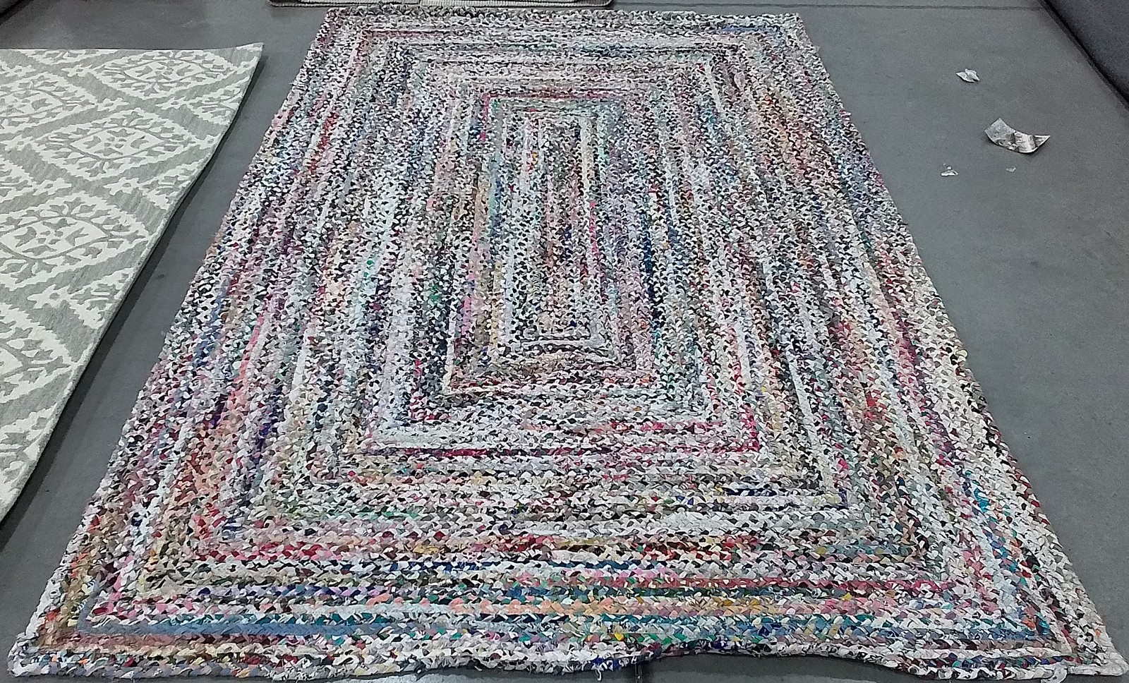 IVORY / MULTI 6′-0″ x 9′-0″ Broken Thread Rug Reduced Price 1172804471 BRD210B-6