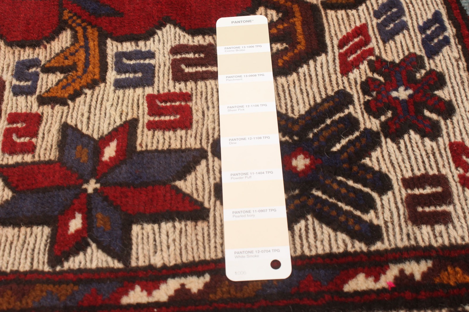 Traditional Cream, Red Hand-knotted Oriental Carpet 4’7″ x 5’11” Area Rug