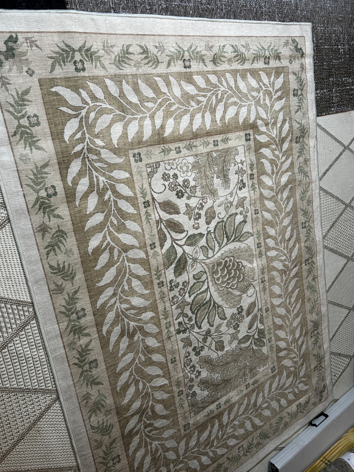 Ruggable 5×7 Washable Area Rug White Green Floral Cover + Non-Slip Pad