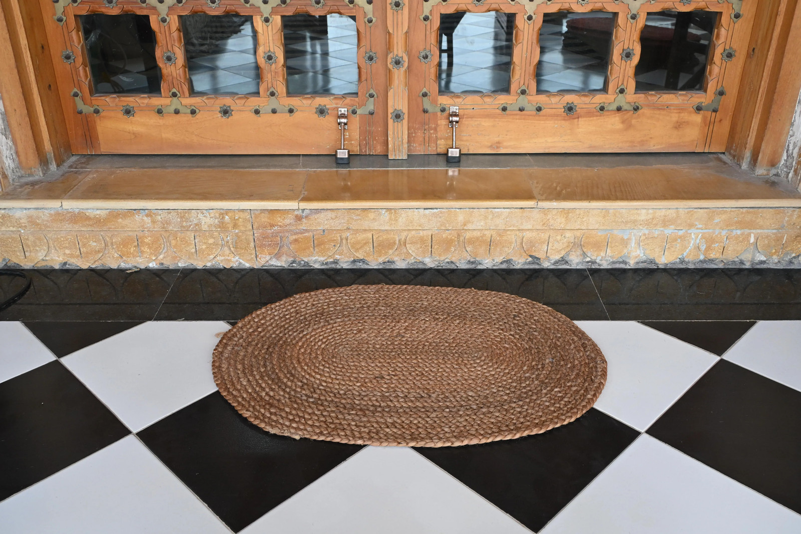 Rugmoda Jute Natural Braided Round Doormat 1.5×2 ft Entryway Accent Rug