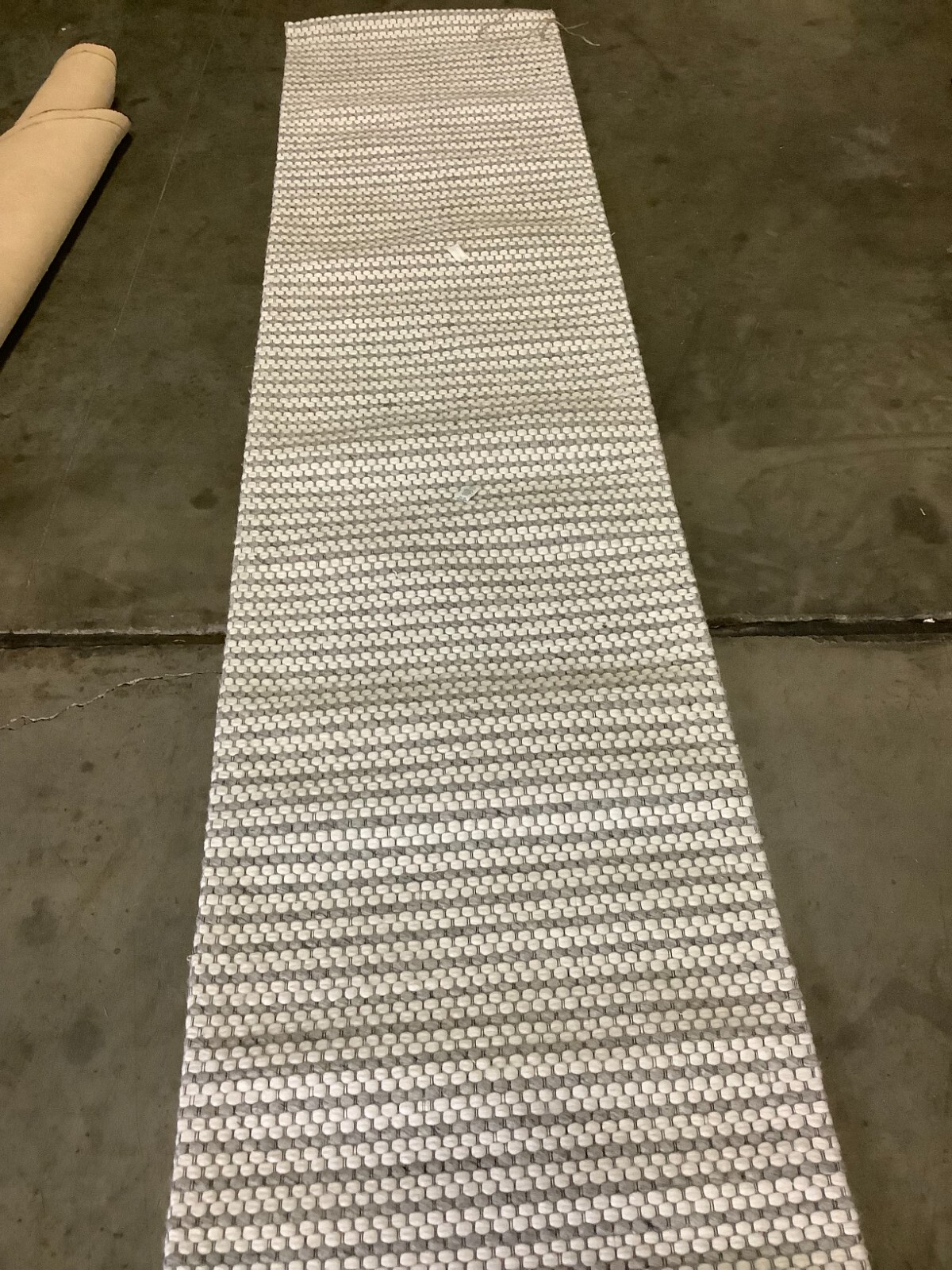 LIGHT GREY / IVORY 2′-3″ X 14′ Flaw in Rug, Reduced Price 1172669815 MRB392F-214