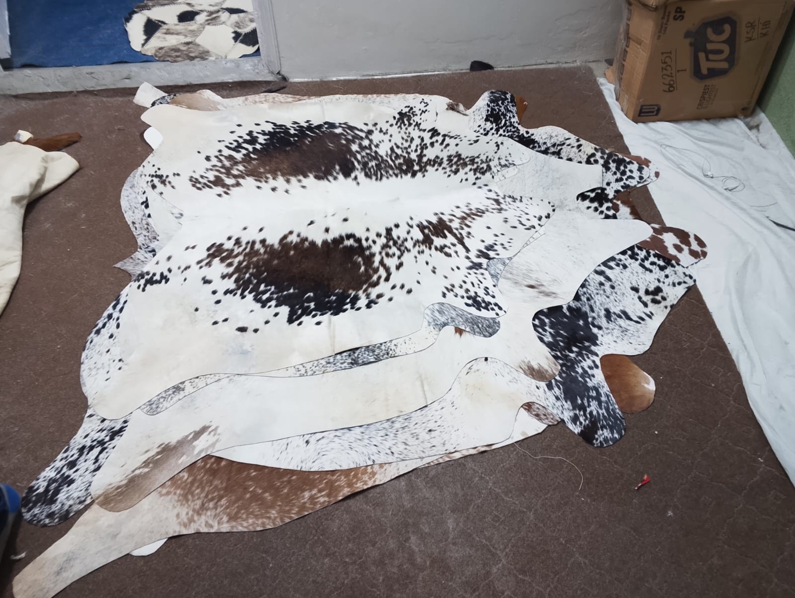 Natural Cowhide Rug Black & White – Genuine Real Cow Skin Leather Carpet 5×5 6×6