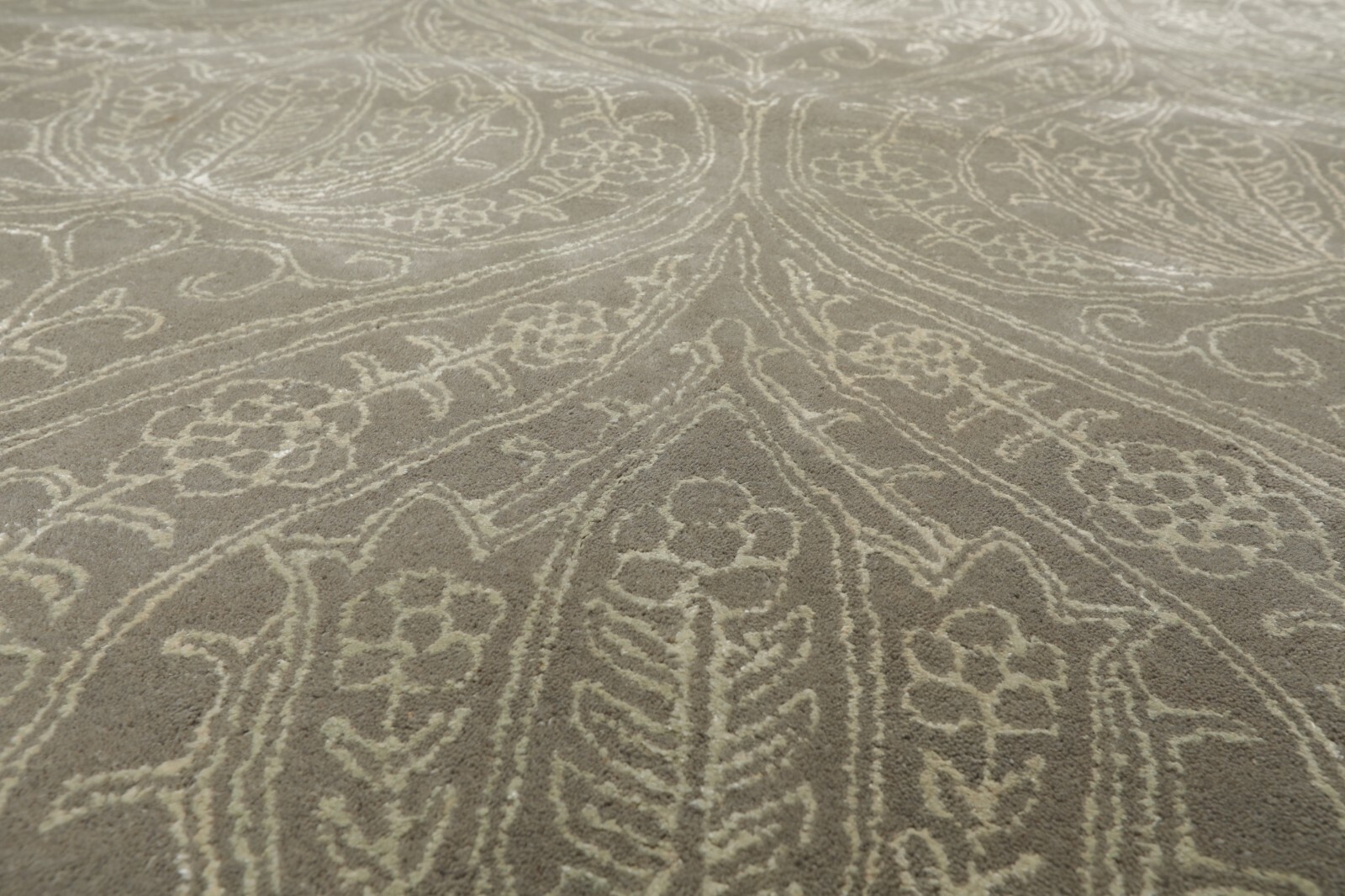8′ x 11′ Handmade Wool & Art Silk Patterned Transitional Area Rug Gray Caledon