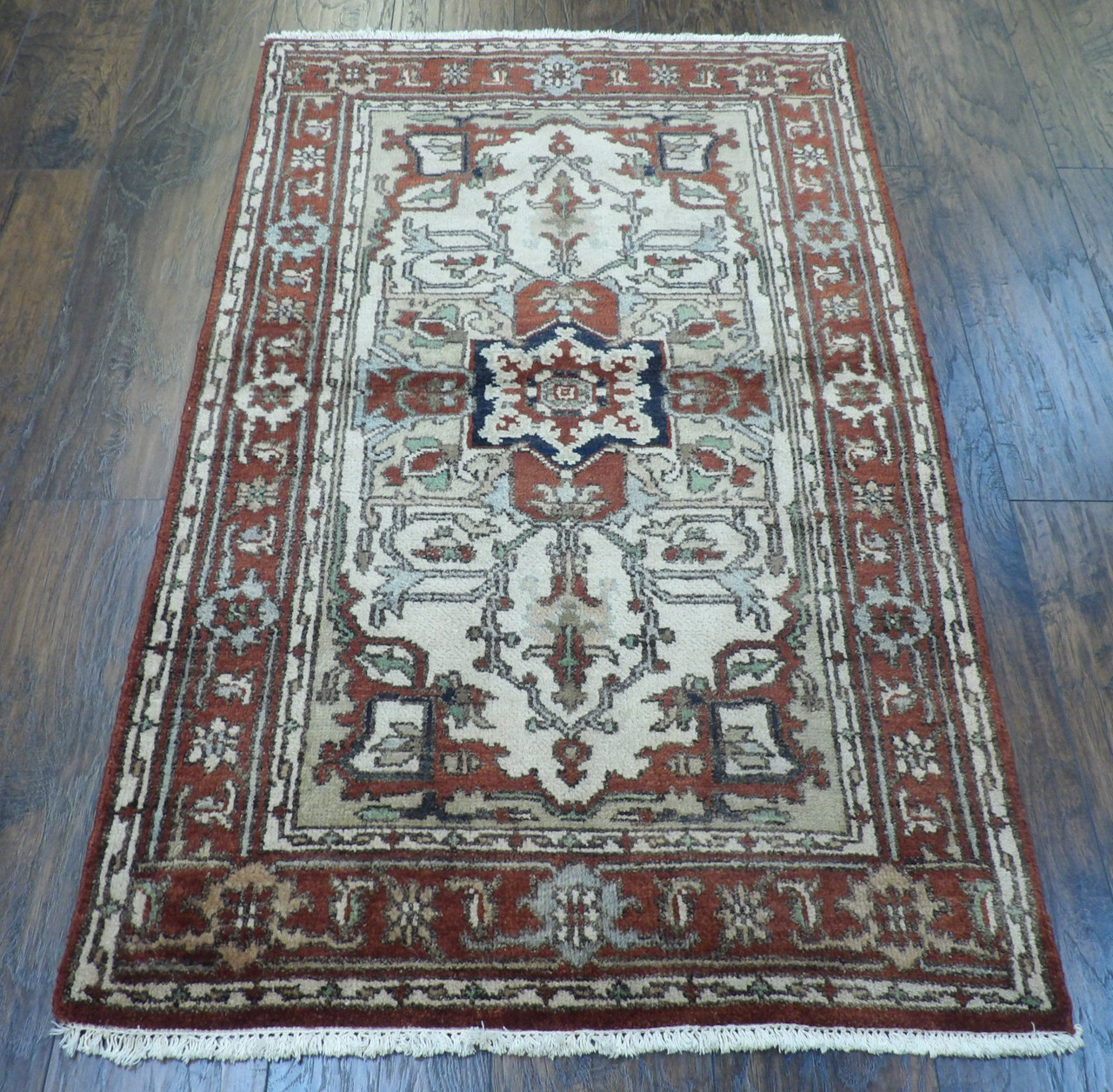 Sherapi 3’0″x5’0″ Hand-knotted Rug -w143