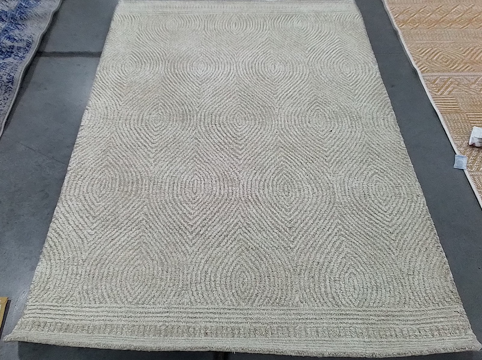 IVORY / BEIGE 4′-0″ x 6′-0″ Flaw in Rug, Reduced Price 1172804825 ABT340A-4