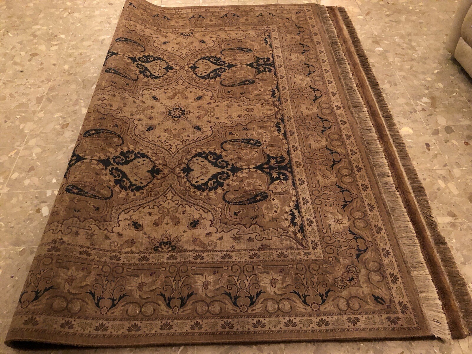 8×10 hand woven carpet. see pictures