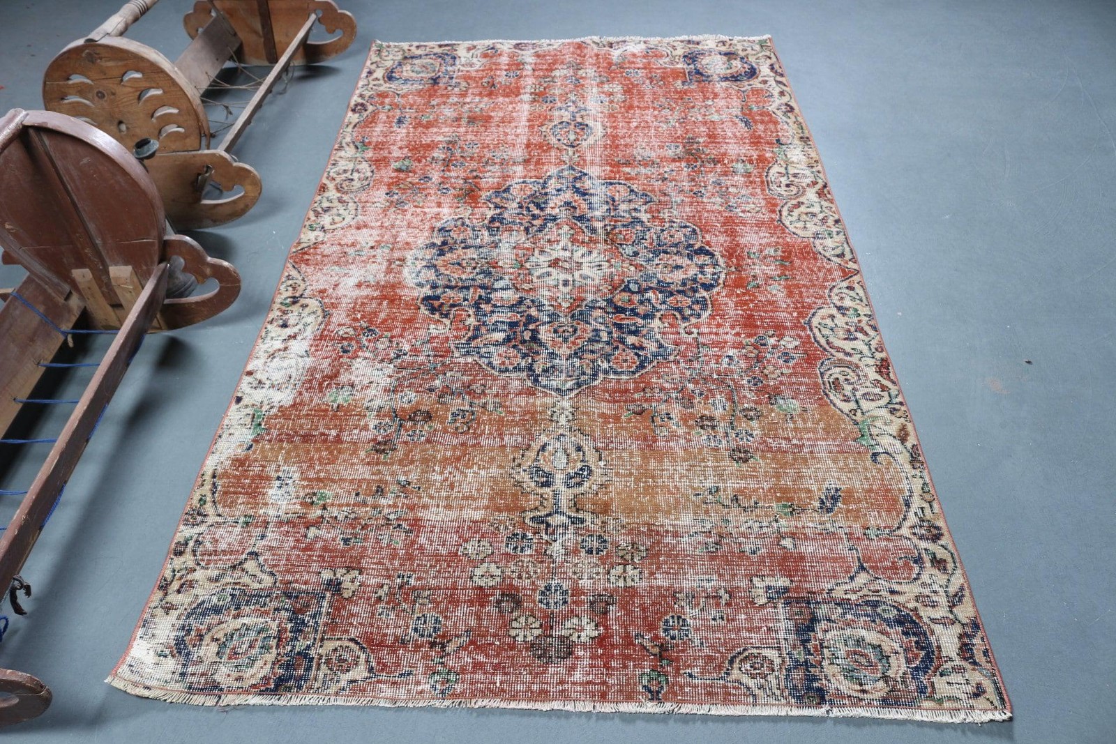 Vintage Turkish Area Rug 4,6×7,8 ft, Red Floral Rug Wool