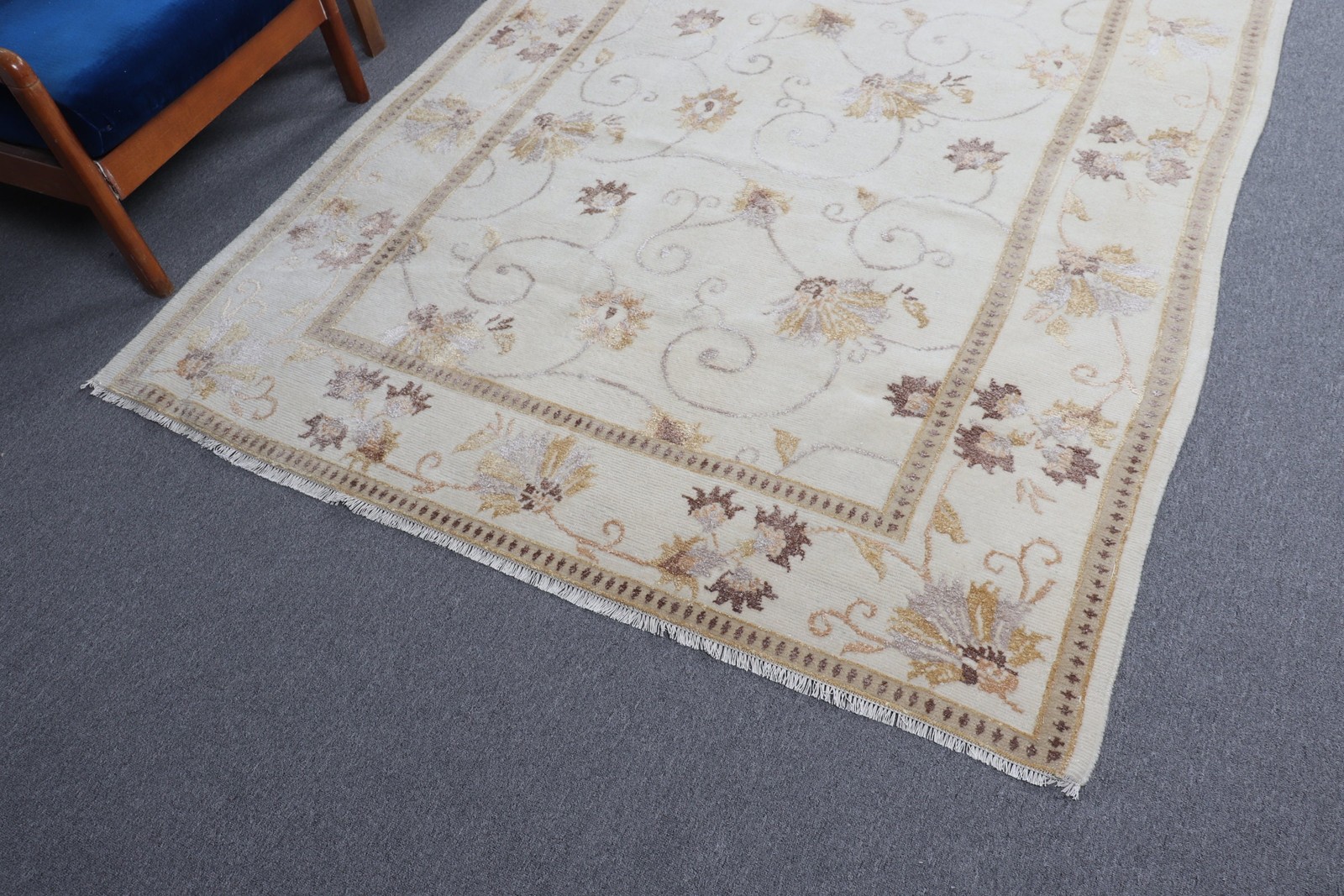 Turkish Large Rug 5,6×8 ft (170×243 cm), Vintage White Moroccan Rug