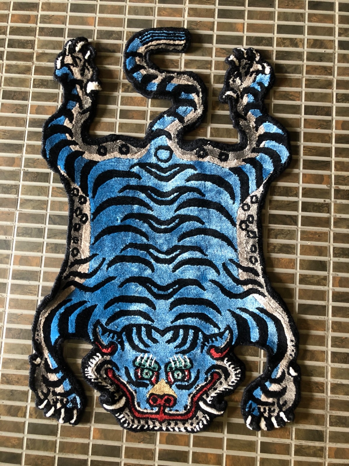 Hand knotted Tibetan mini silk skin rug ( 45 cm x 75 cm )