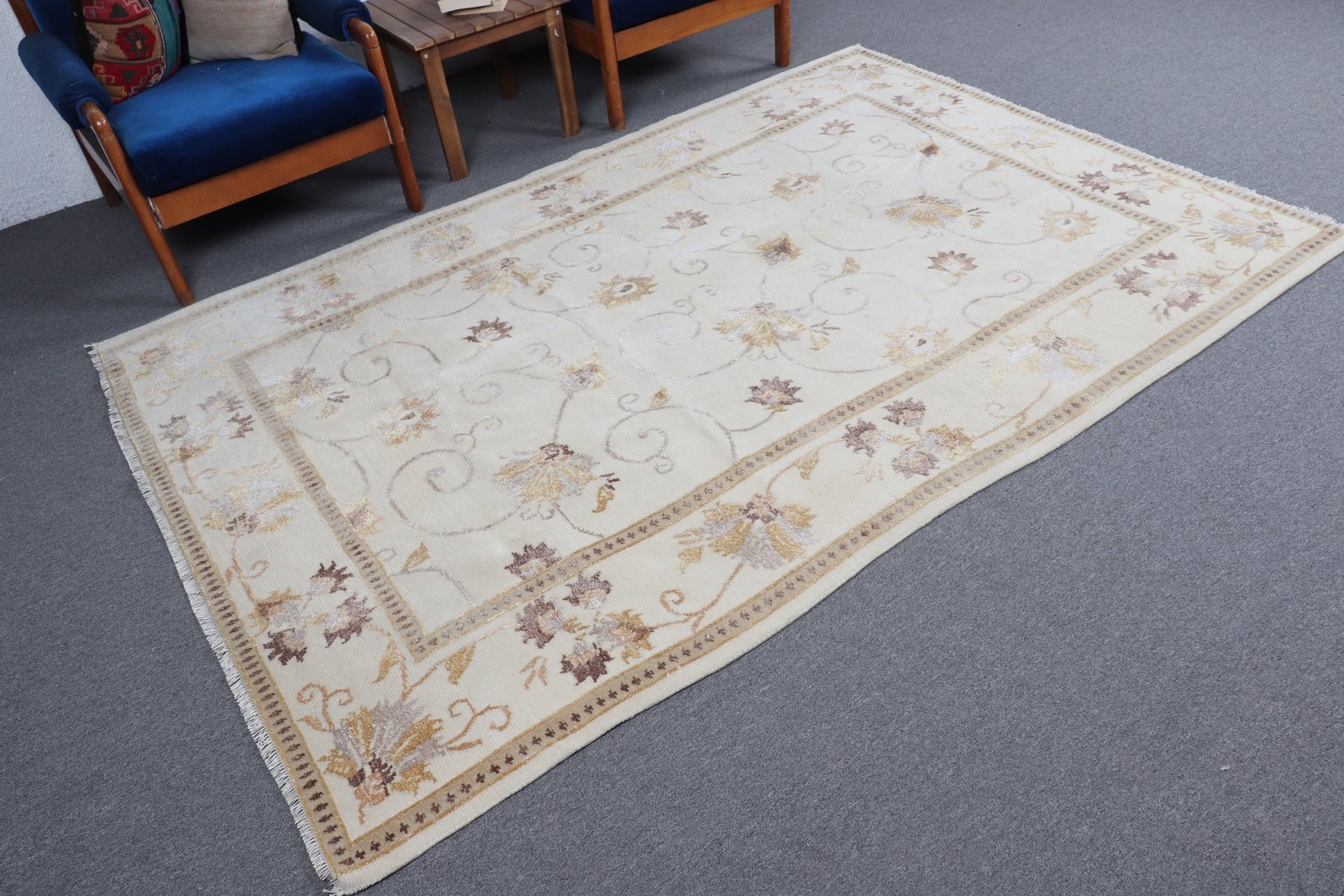 Turkish Large Rug 5,6×8 ft (170×243 cm), Vintage White Moroccan Rug