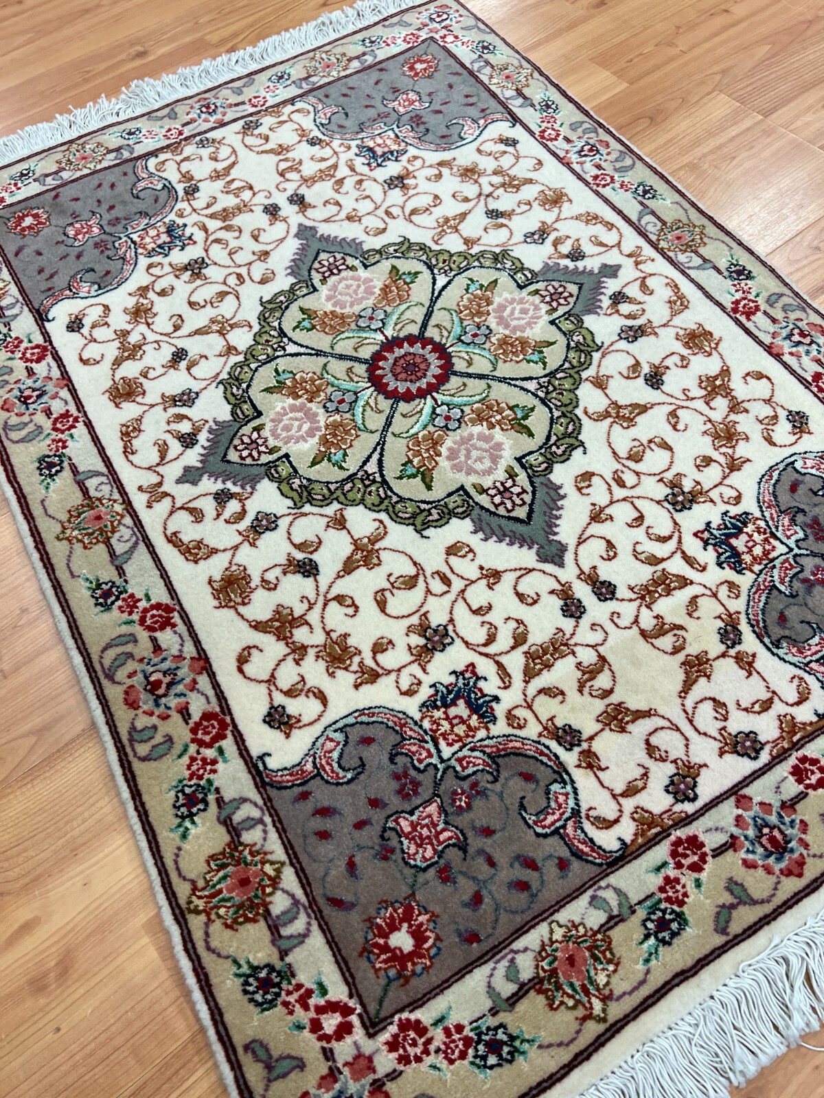 2’1″ x 3’1″ Floral Turkish Oriental Rug – Full Pile – Hand Made – Wool and Silk