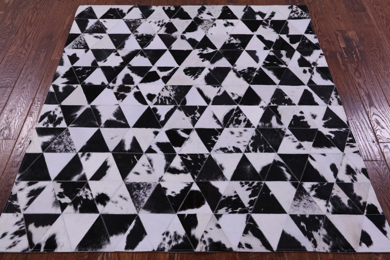 4′ 11″ X 5′ 5″ Black & White Natural Cowhide Hand Stitched Rug – C3377