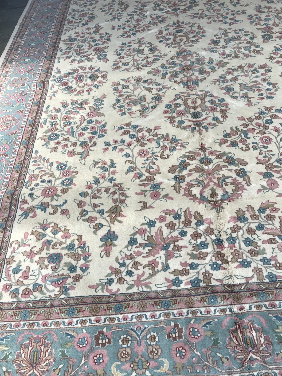 Hand-Woven Wool Area Rug w/ Floral Design, 10′ x 13.6′