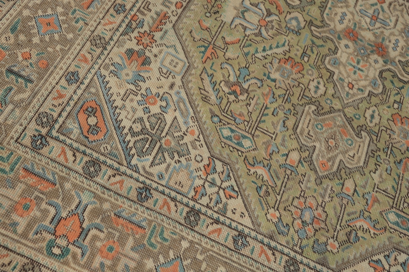 Traditional Rug 6×9 with Intricate Border & Medallion Design Green Carpet