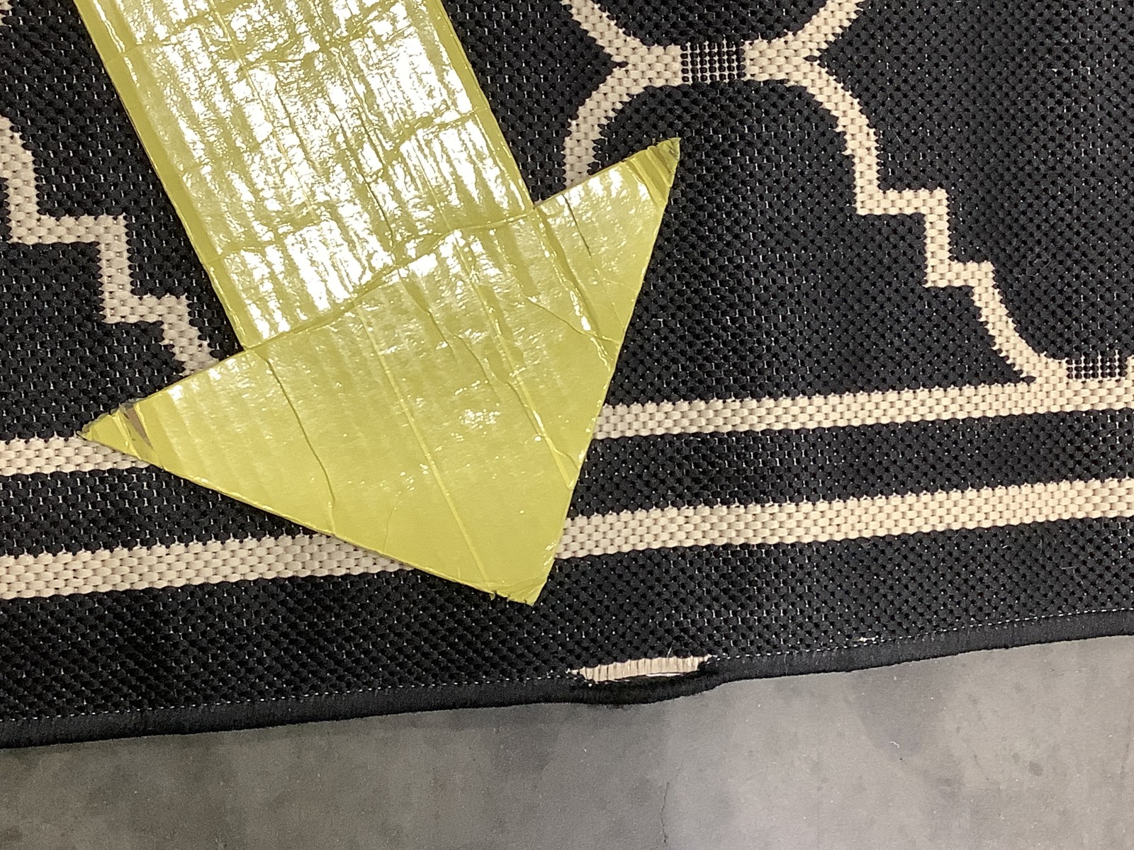 BLACK / CREME 5′-3″ x 7′-7″ Damaged Rug, Reduced Price 1172685865 CY6889-26-5