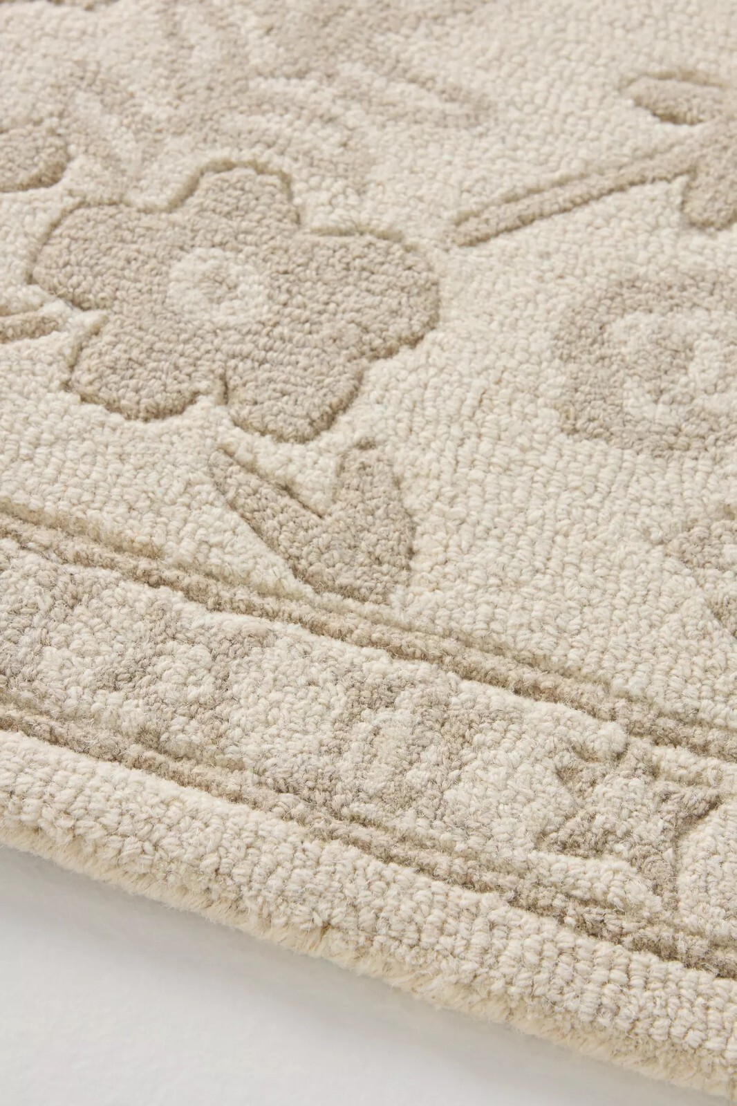Luxurious Hand-Tufted Wool Rug | Ivory Floral Pattern | Classic Home Decor